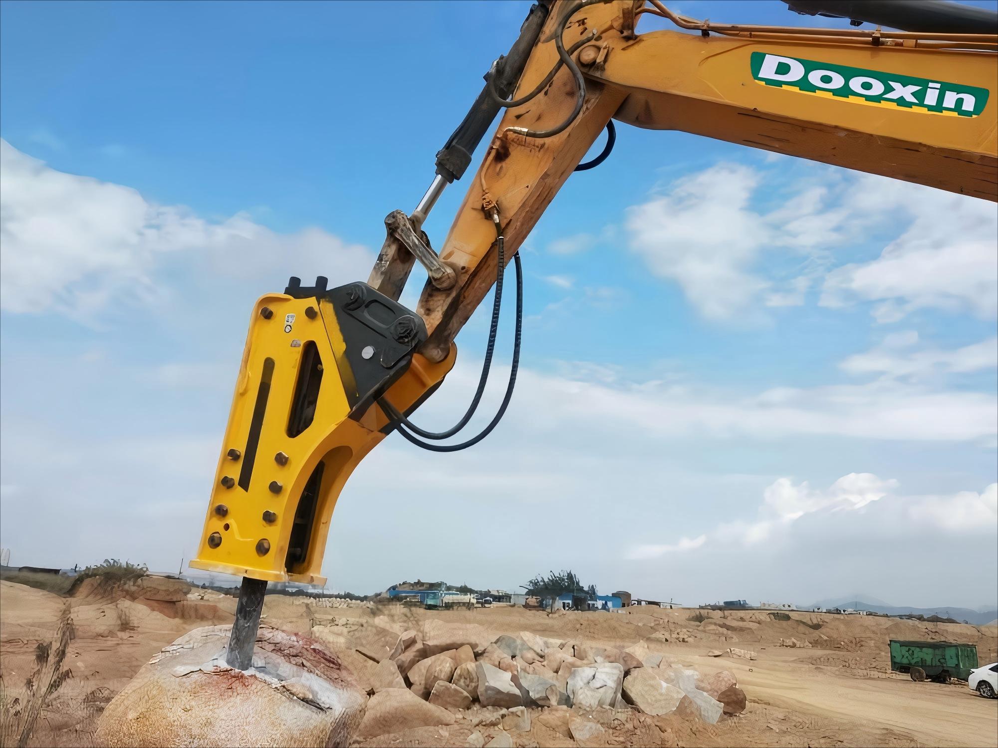 Dôležité príslušenstvo Crawlerovho rýpadla - Breaking Hammer